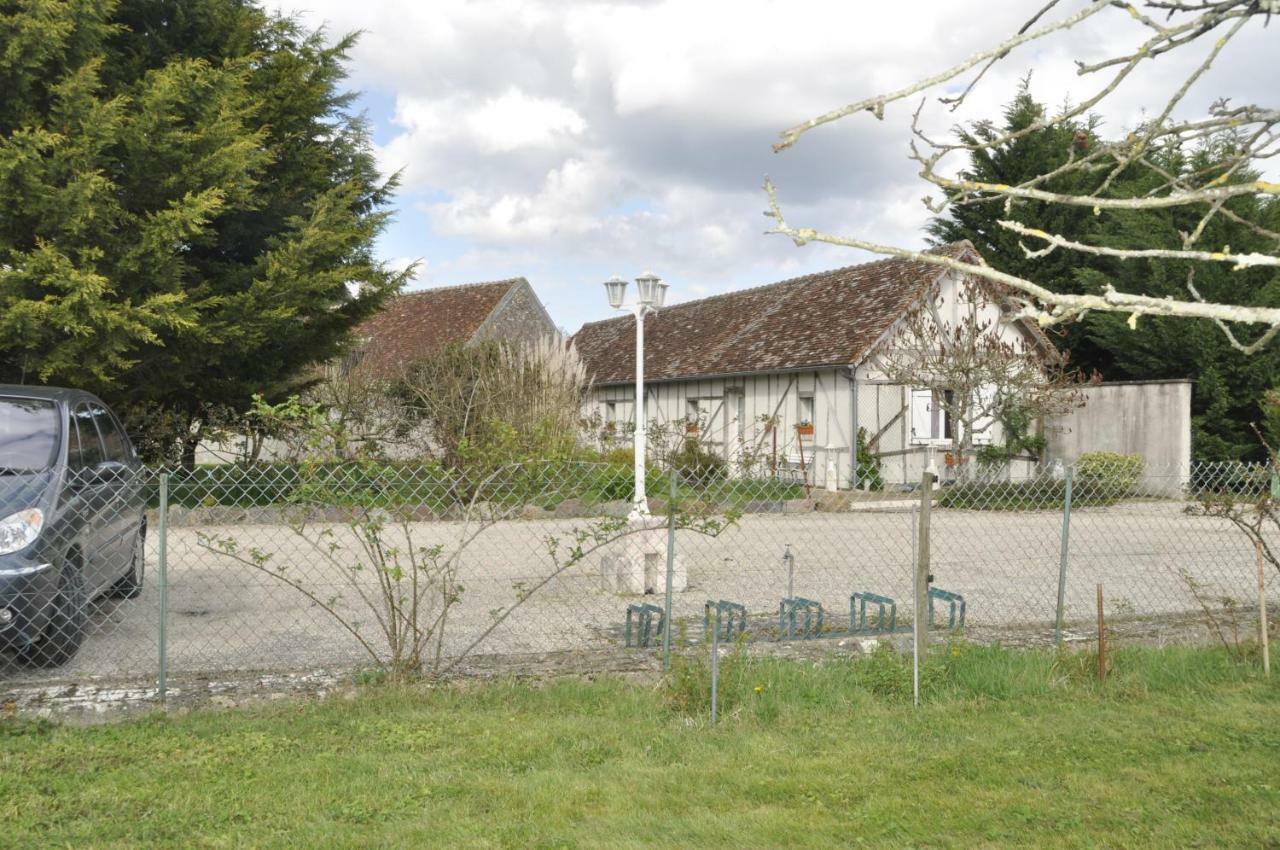 Les Rouches Bed & Breakfast Cormeray Екстериор снимка