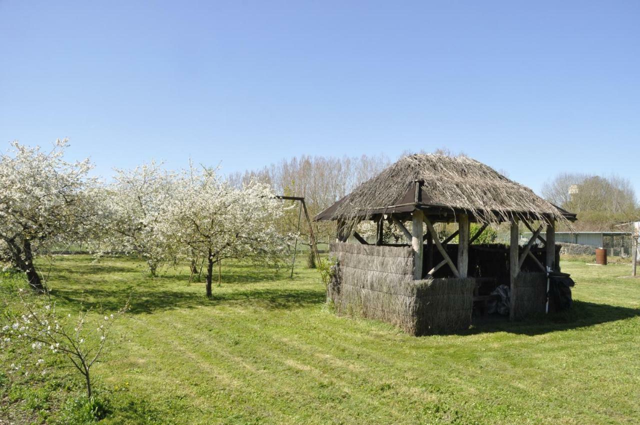 Les Rouches Bed & Breakfast Cormeray Екстериор снимка