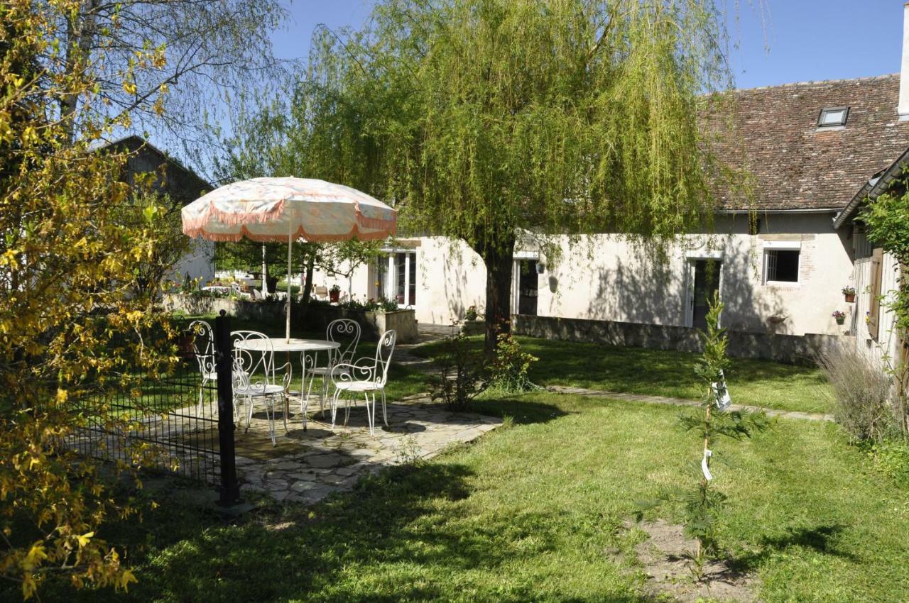 Les Rouches Bed & Breakfast Cormeray Екстериор снимка