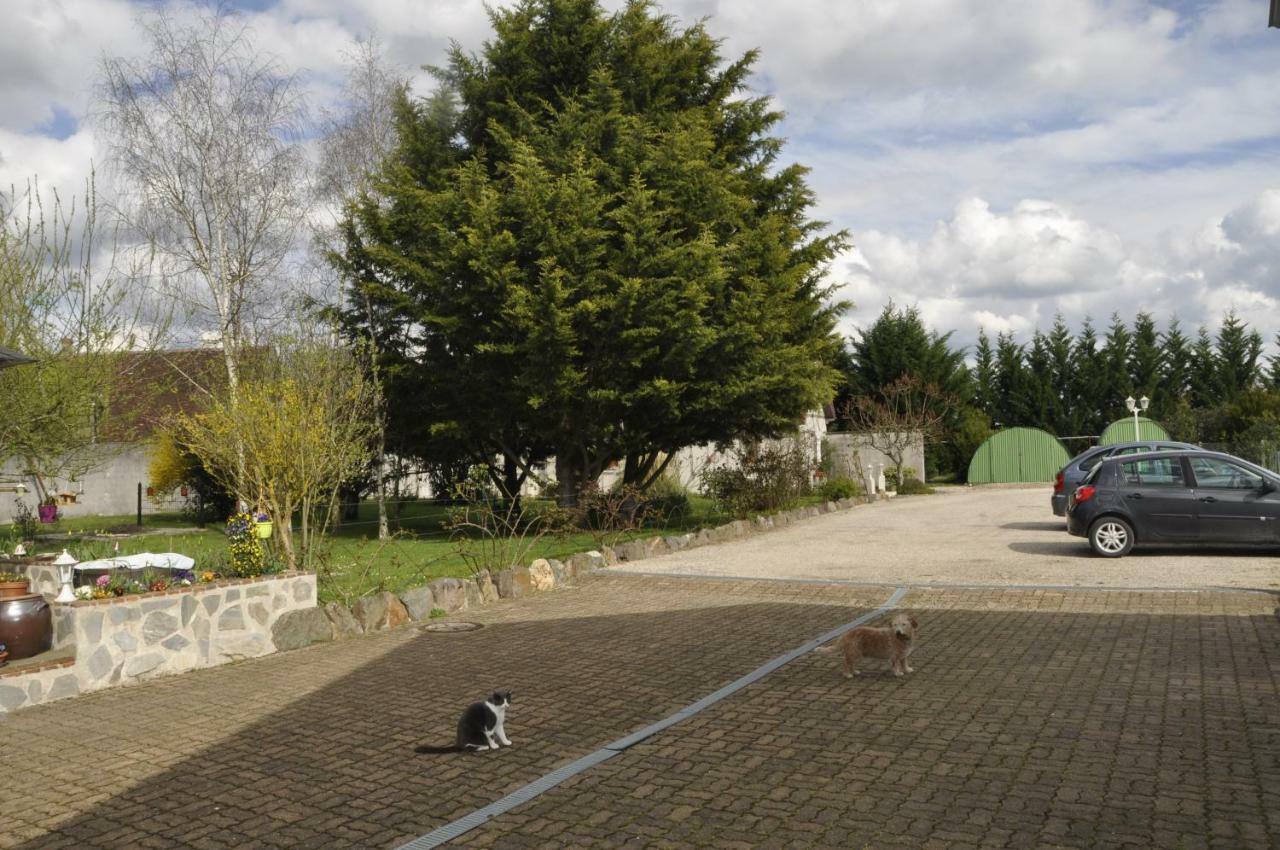 Les Rouches Bed & Breakfast Cormeray Екстериор снимка