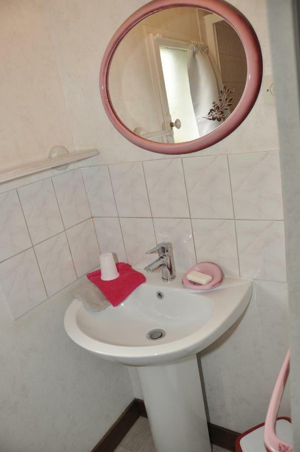 Les Rouches Bed & Breakfast Cormeray Екстериор снимка