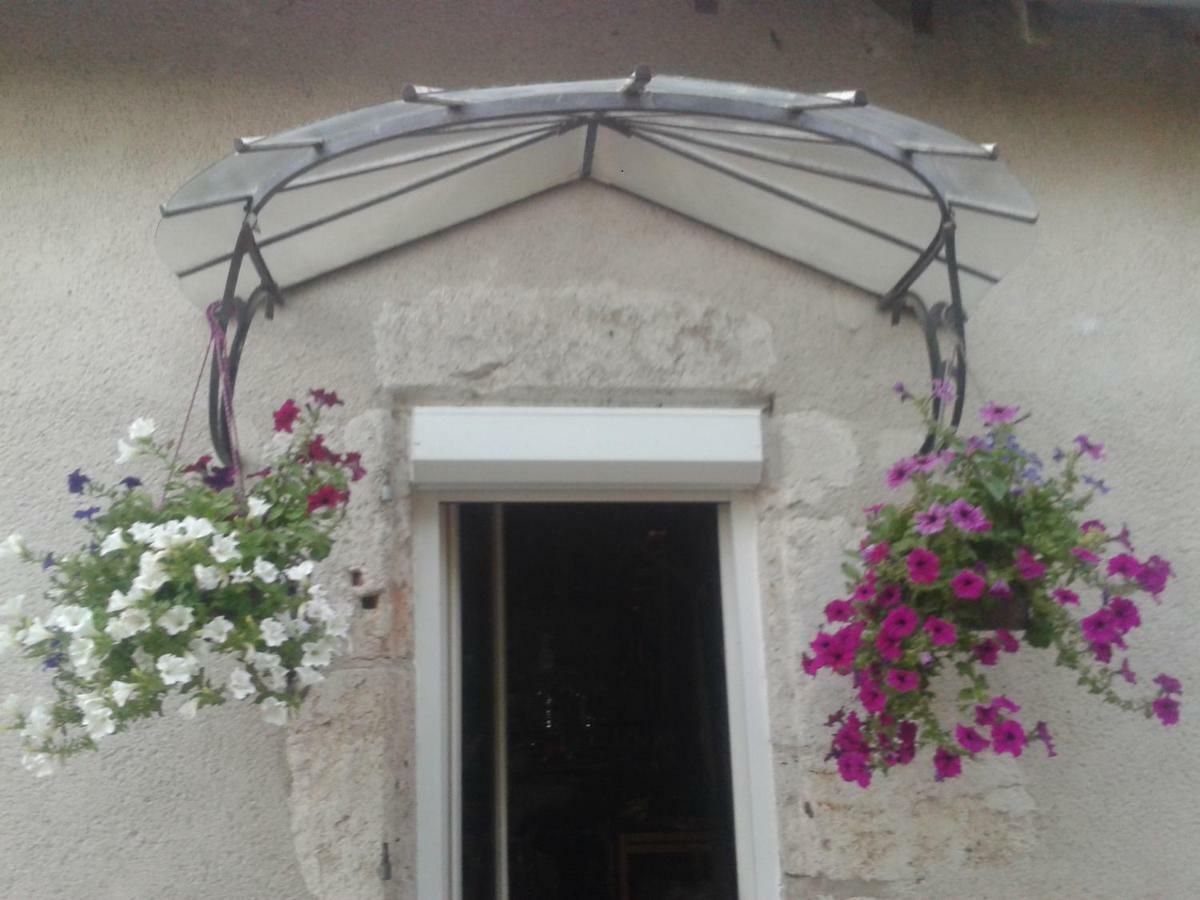 Les Rouches Bed & Breakfast Cormeray Екстериор снимка