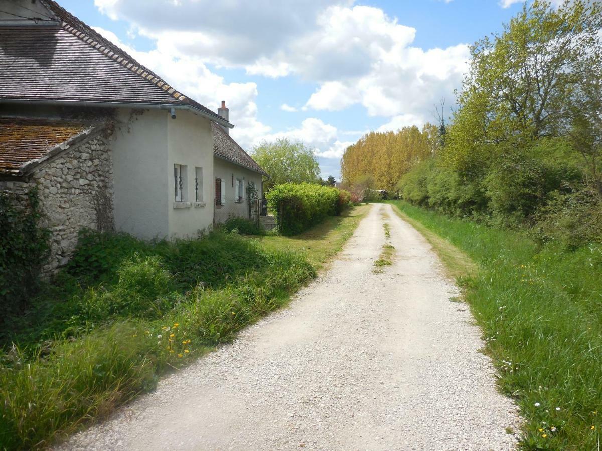 Les Rouches Bed & Breakfast Cormeray Екстериор снимка